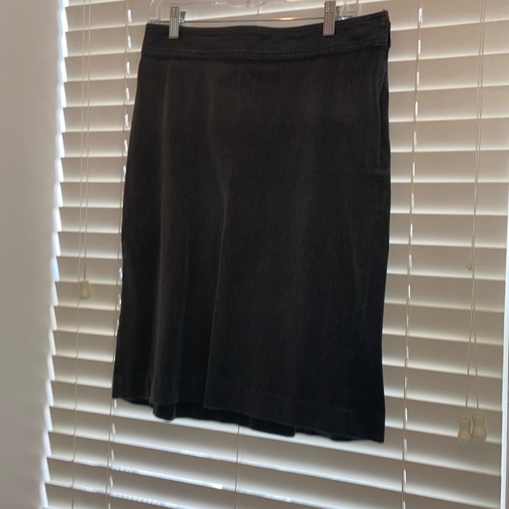 Gap skirt